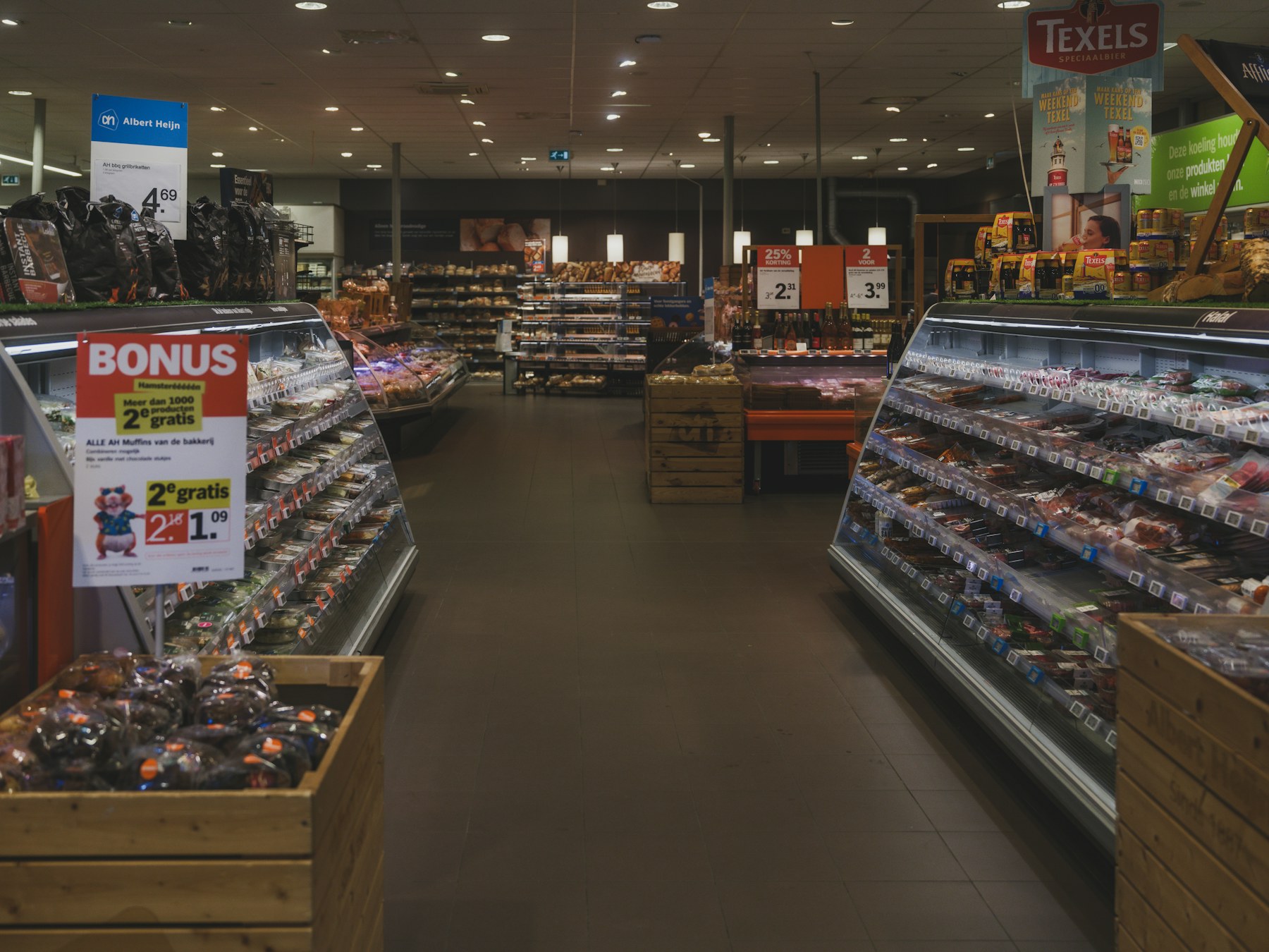 Refrigerated grocery store aisle, illustrating the supermarket refrigeration cyberattack.